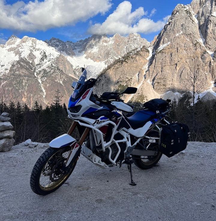 Wyprawa motocyklowa – co zabrać na wycieczkę motocyklową i jak się spakować?